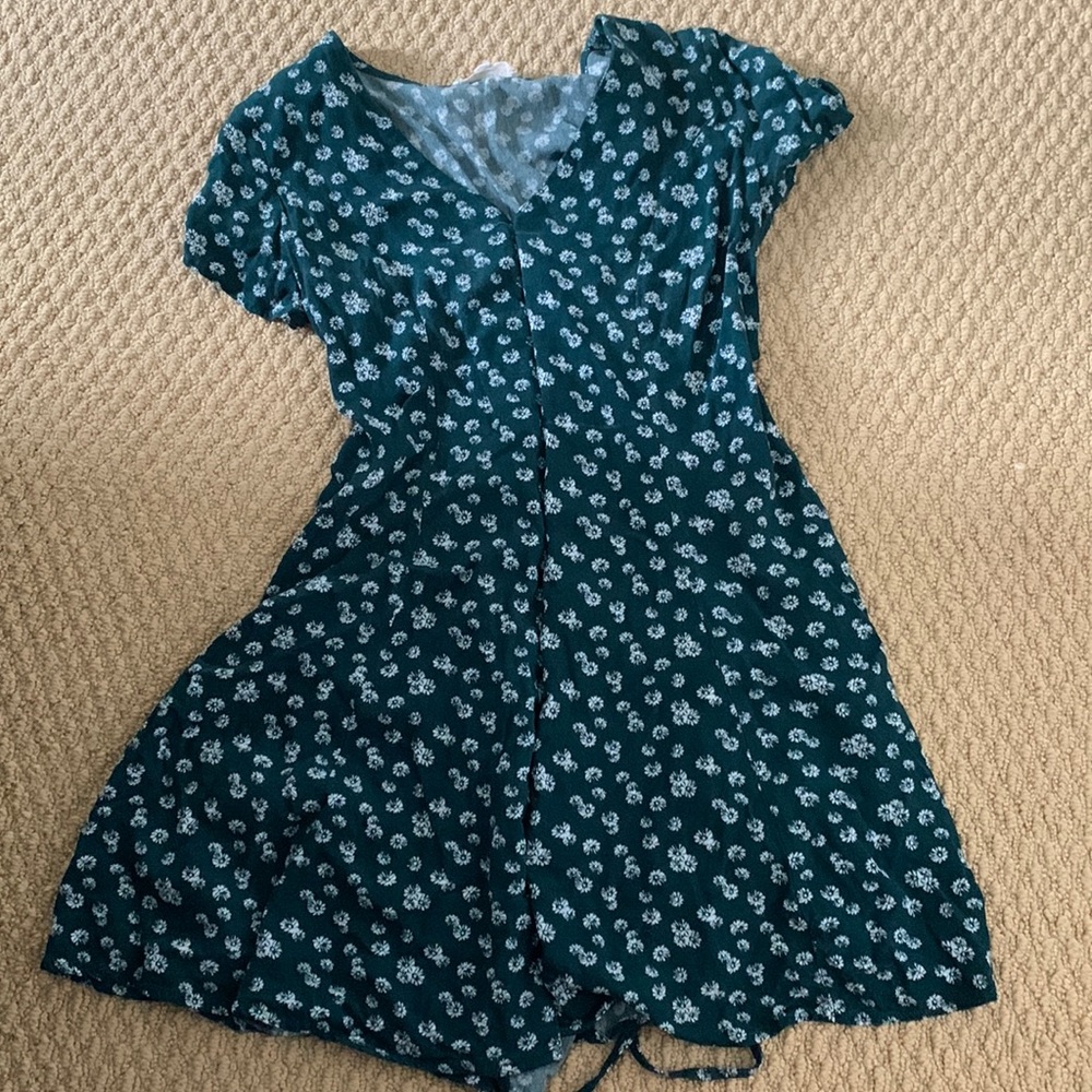 Green mini LA Hearts dress with small white flowers SIZE SMALL